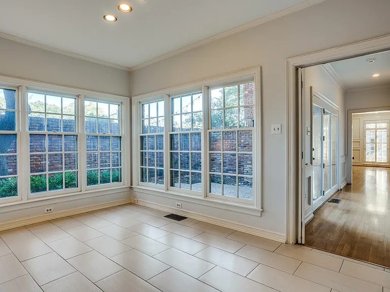 4100 Lovers Ln — Photo 9