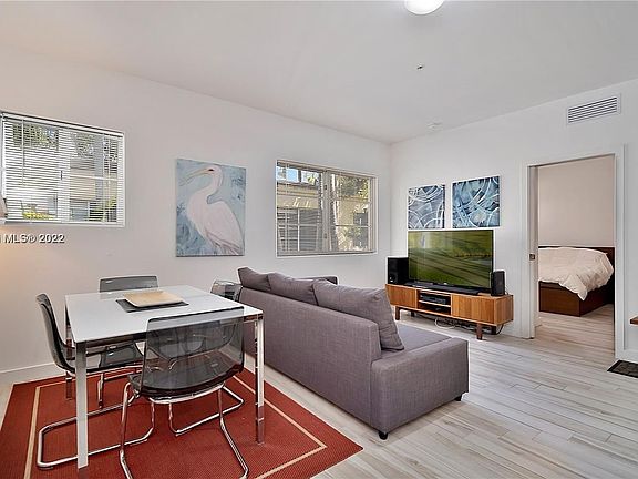 4th image of 1560 Meridian Ave APT 202