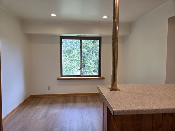 3rd image of 173 Echelon Rd APT 6