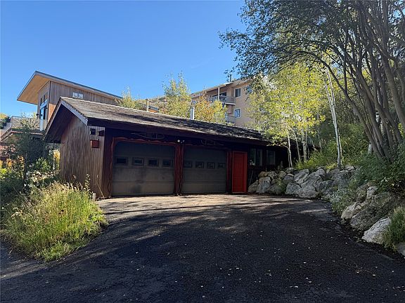 2nd image of 2700 Alpen Glow Way
