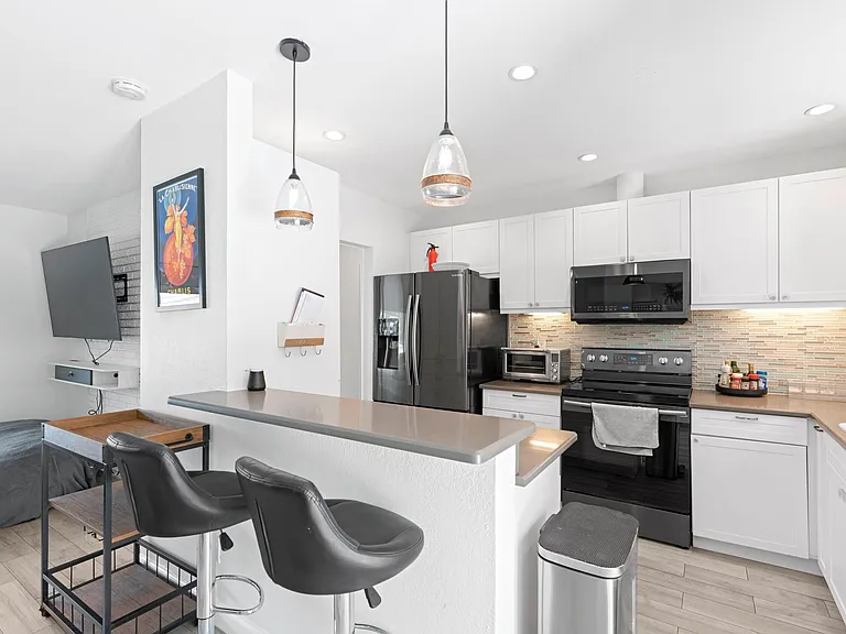 226 SW 13th Ave — Photo 4