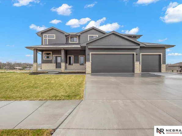 21707 Glenmore Dr, Gretna, NE 68028