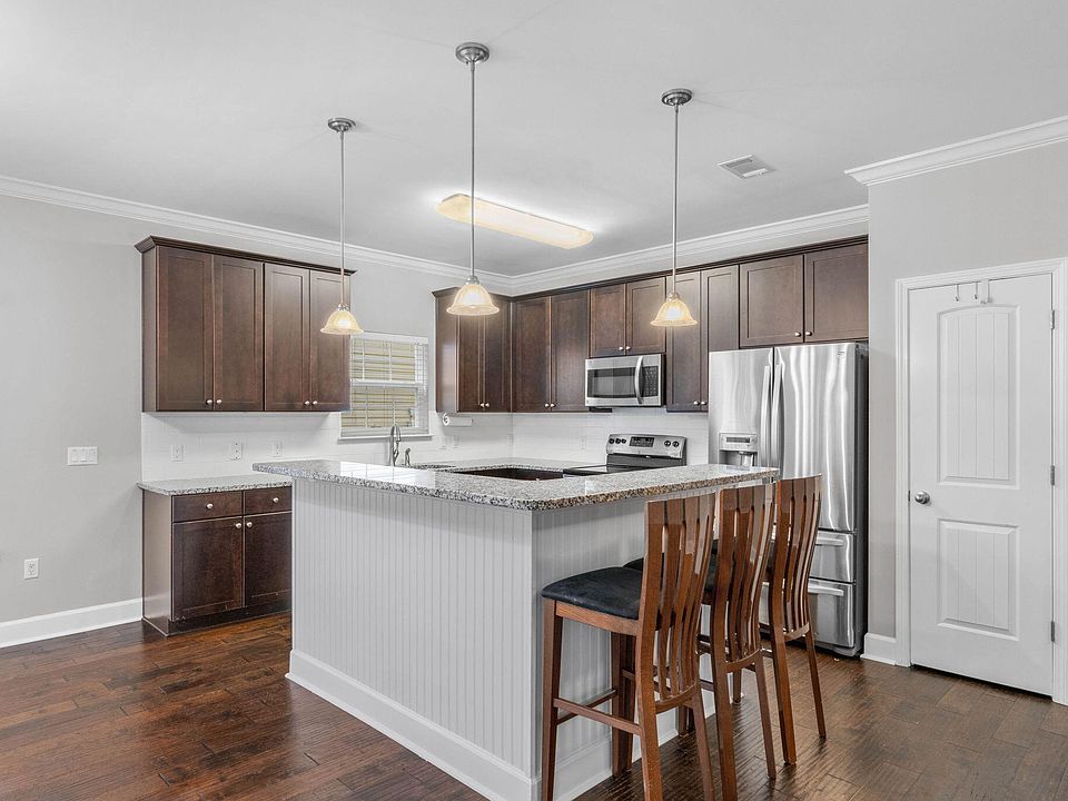 1st image of 117 Farrah Ave