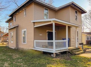 334 E 4th St, Flora, IL 62839