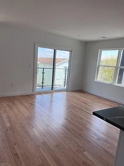 724 Seaport Dr — Photo 8