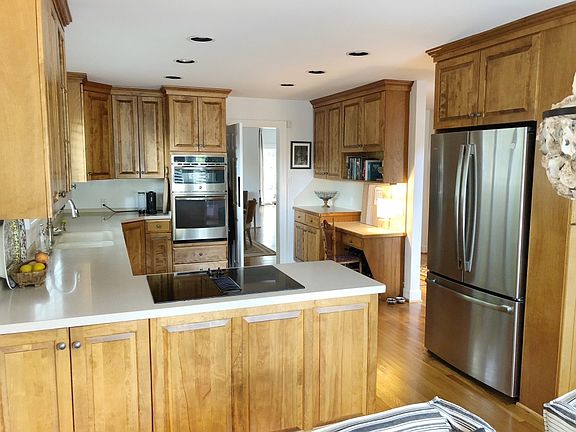 2nd image of 106 Warehams Pt