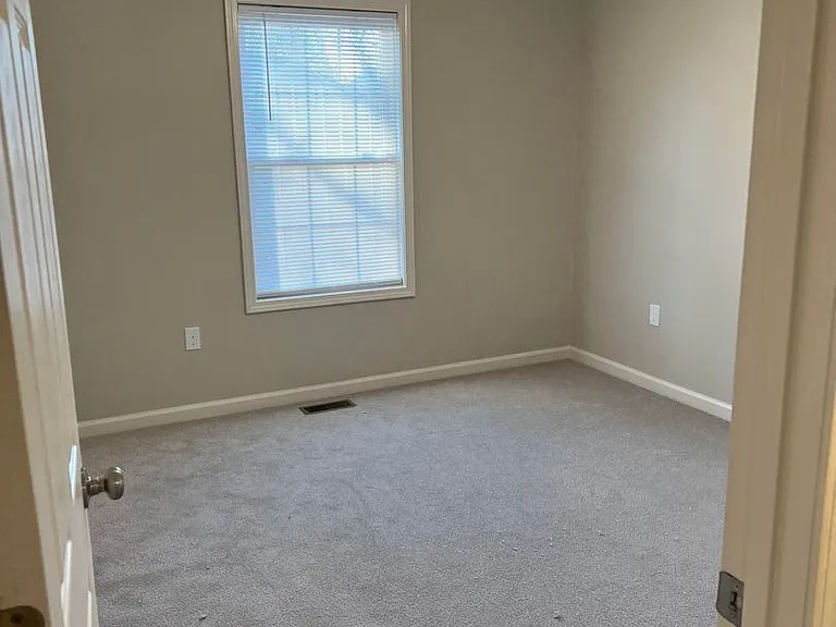 392 Southridge Cir — Photo 6