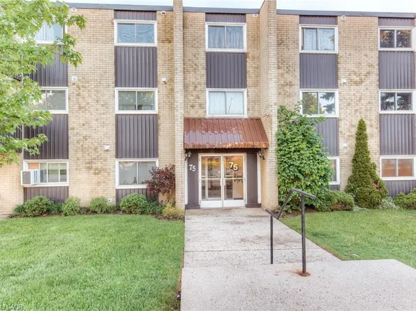 75 Hazelglen Dr #310, Kitchener, ON N2M 2E2