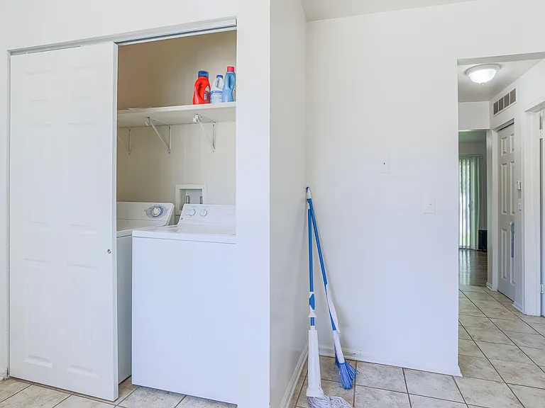 1815 Edgewood Dr #205 — Photo 7