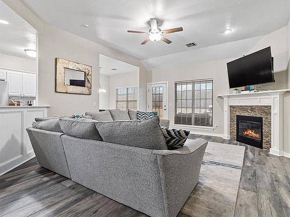 3rd image of 3004 Loren Dr