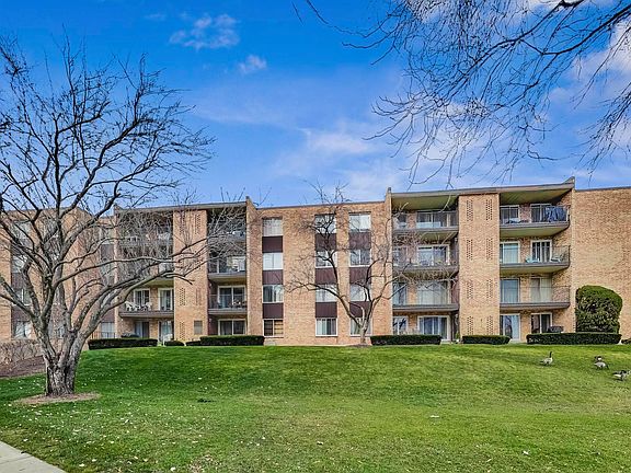 2nd image of 1101 S Hunt Club Dr APT 204