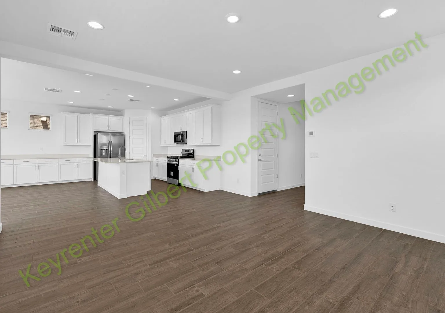 Corner Lot 4 bed/3 bath in Hawes Crossing Community of Mesa — Photo 3