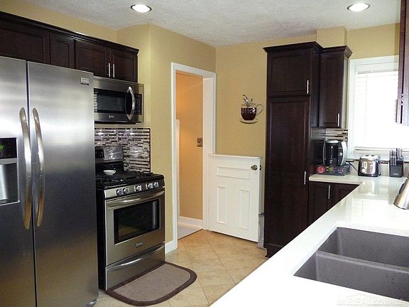 4th image of 29201 Beste St