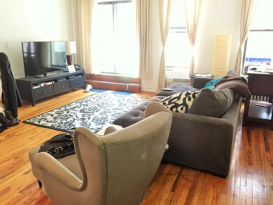 Rented by Joe Gotham LTD | media 16