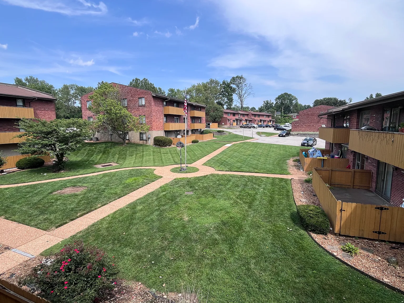 2 bed, 876 sqft, $1,100 — Photo 2