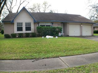 123 Dogwood St, Lake Jackson, TX 77566