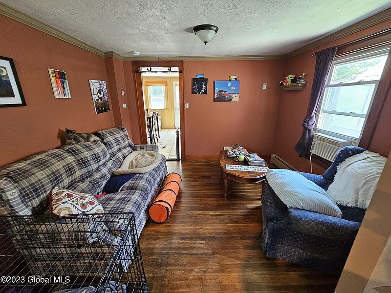 4th image of 206 2nd Avenue