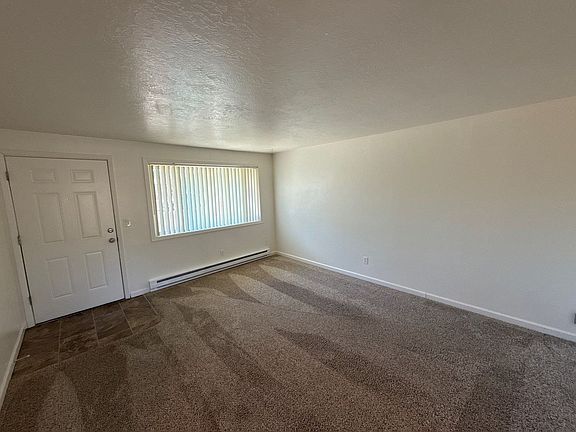 5th image of 926 SE Uglow Ave APT 3
