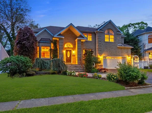 2175 Helene Avenue, Merrick, NY 11566