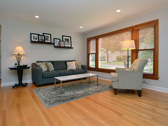 3rd image of 408 N Hickory Ave