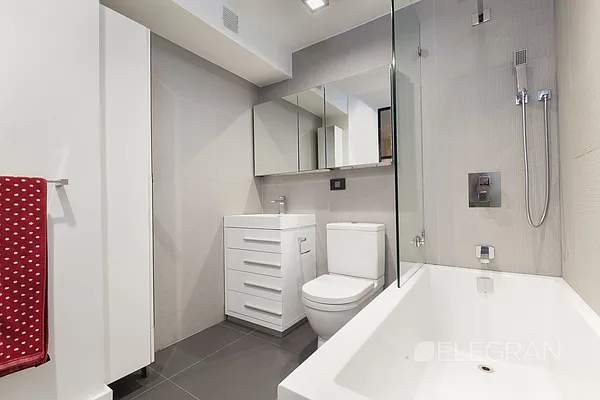 Sold by (Legacy) Elegran | media 7