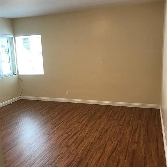 5609 Welland Ave — Photo 10