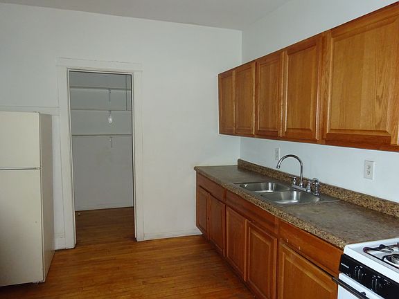 2nd image of 2427-29 W Touhy Ave #3W