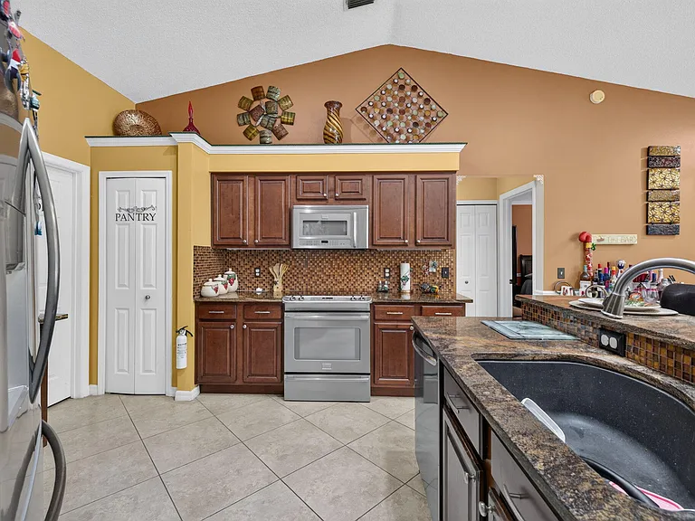 3077 SE Galt Cir — Photo 20