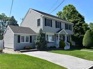 136 7th St, Belford, NJ 07718