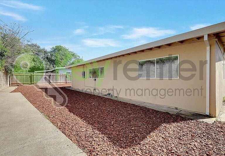 8133 Molokai Way — Photo 35