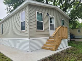 130 Maple Dr #64, Mankato, MN 56001