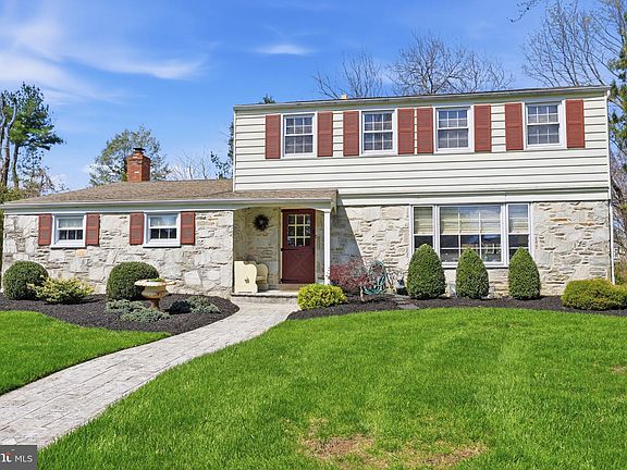 2nd image of 3868 Blake Rd
