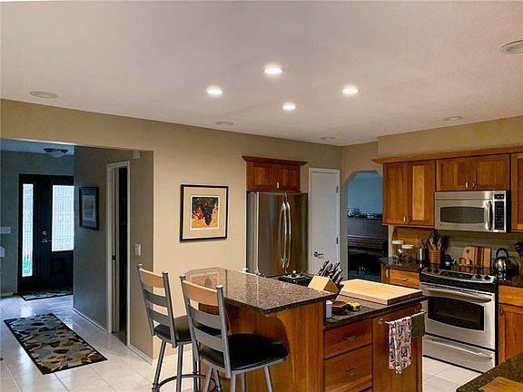 4th image of 5722 Columbine Dr