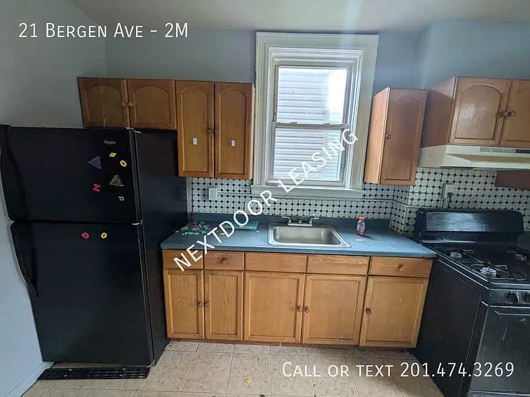 21 Bergen Ave #2M — Photo 1