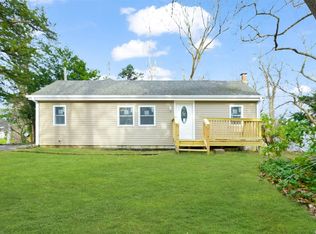 7 Huntington Rd, Sound Beach, NY 11789