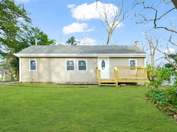 7 Huntington Road, Sound Beach, NY 11789