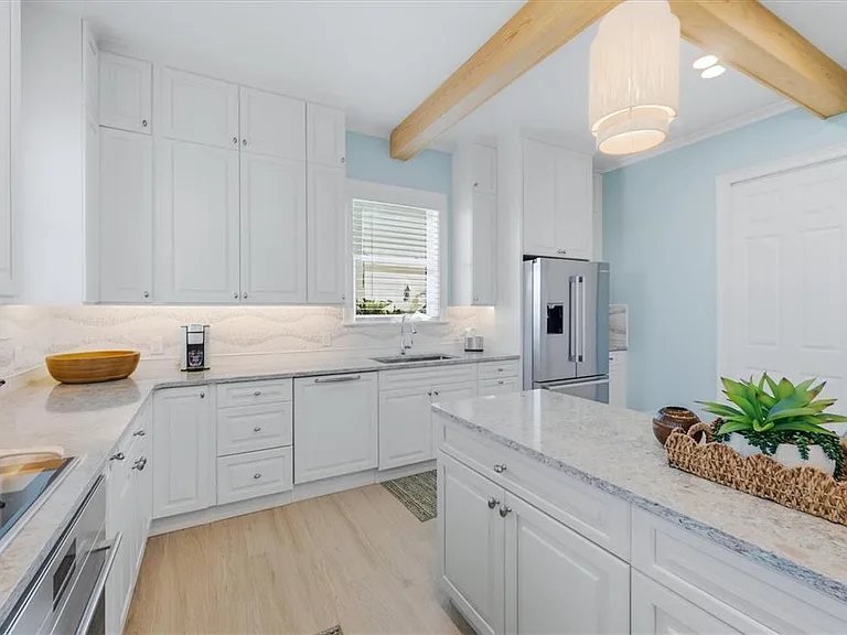 115 Aqua Ln — Photo 21