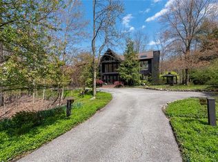 30 Stonehill Ln, Moreland Hills, OH