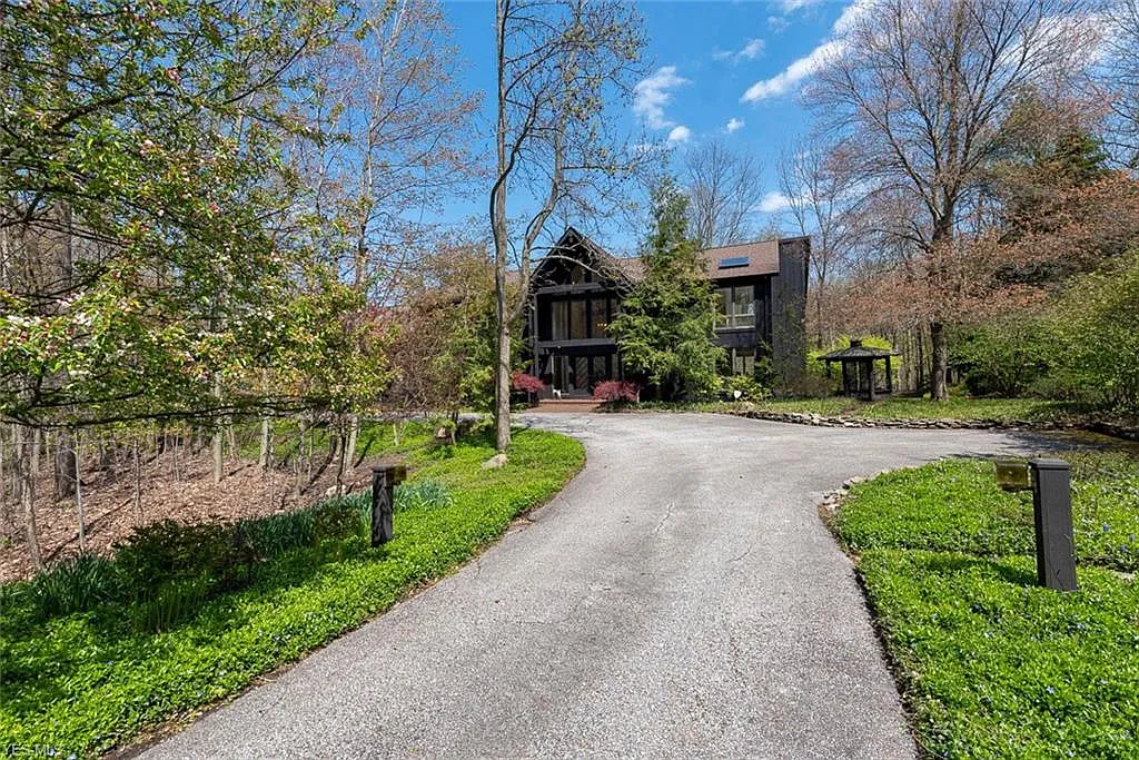 30 Stonehill Ln photo 1