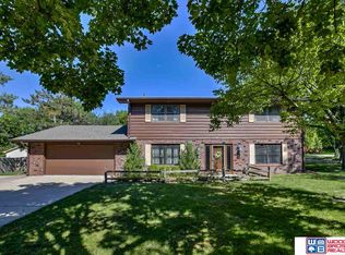 1710 Saint James Rd, Lincoln, NE 68506
