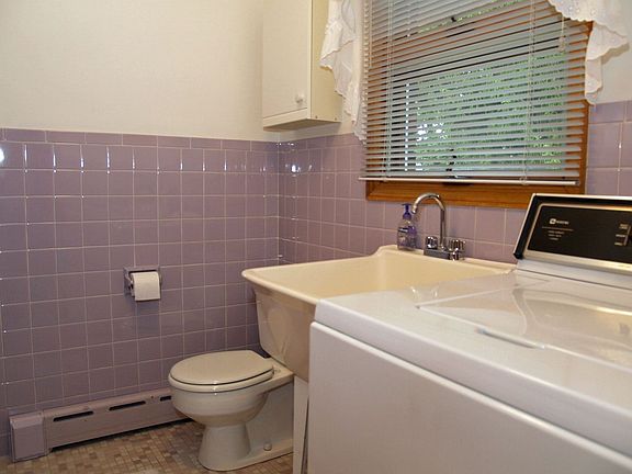 2nd bath on main floor,stall shower