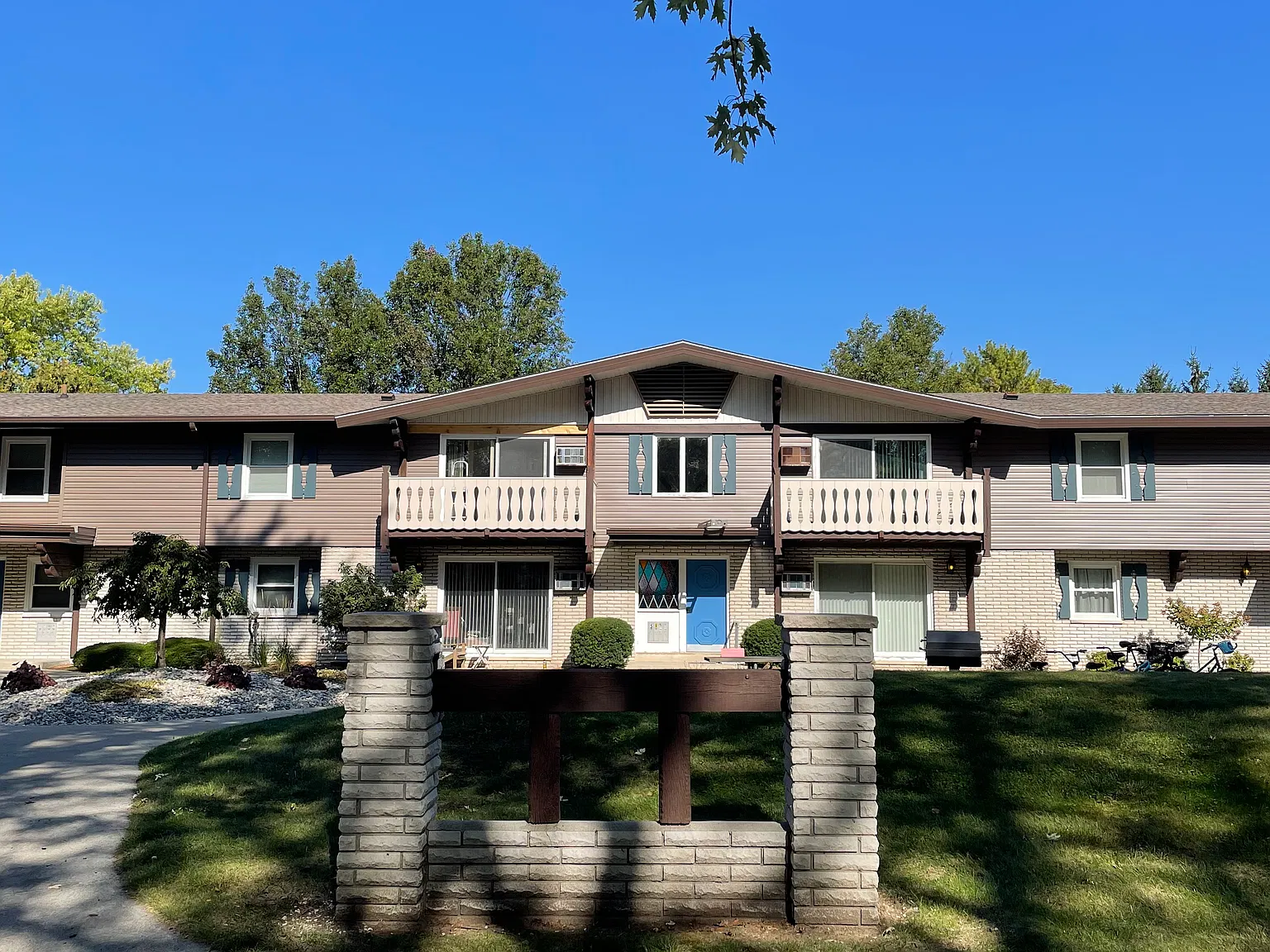 2 bed, 625 sqft, $1,000 — Photo 1