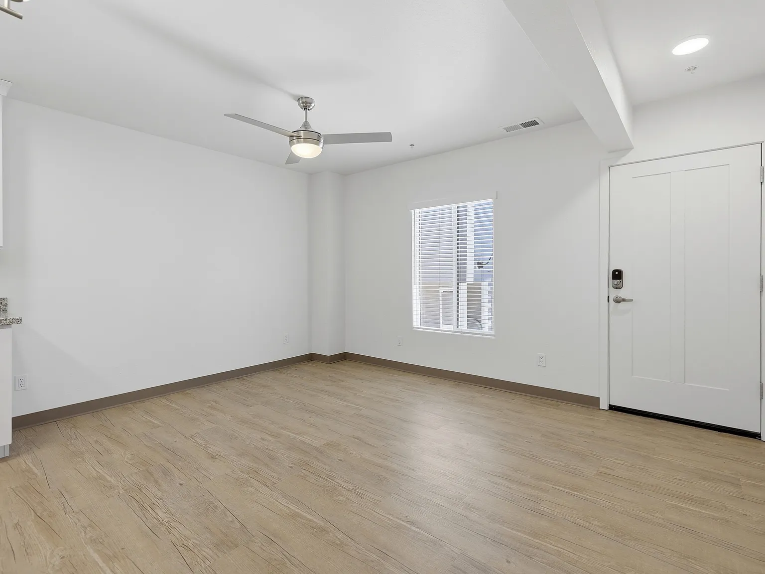 533 West Gurley Street - 4 — Photo 3