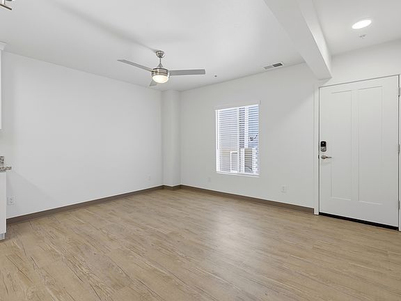 3rd image of 533 W Gurley St #4
