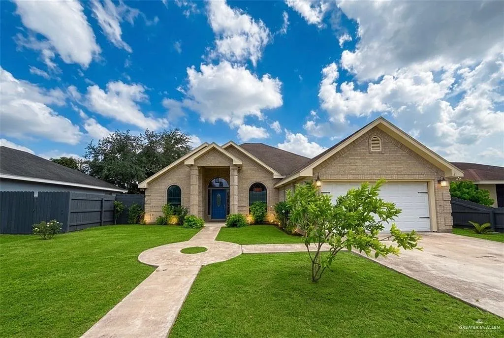 4 bed, 3.0 bath, 1818 sqft, $1,900 — Photo 1