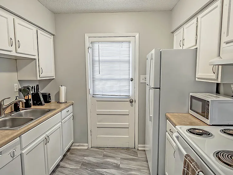 1579 Court Ave #2 — Photo 13