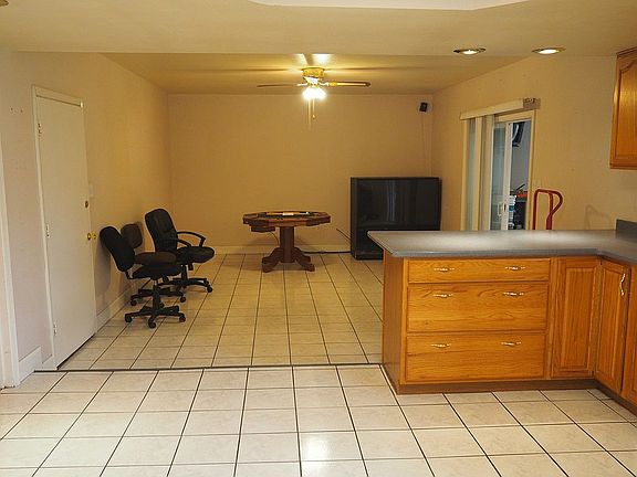 5th image of 816 Oakwood Dr