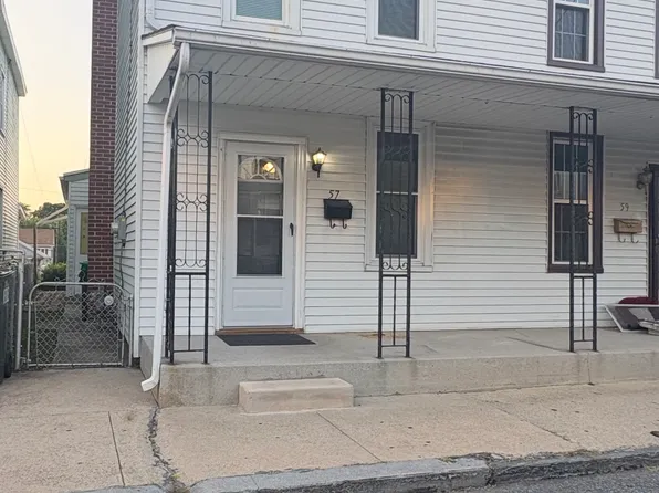 57 Moravian St, Lebanon, PA 17042