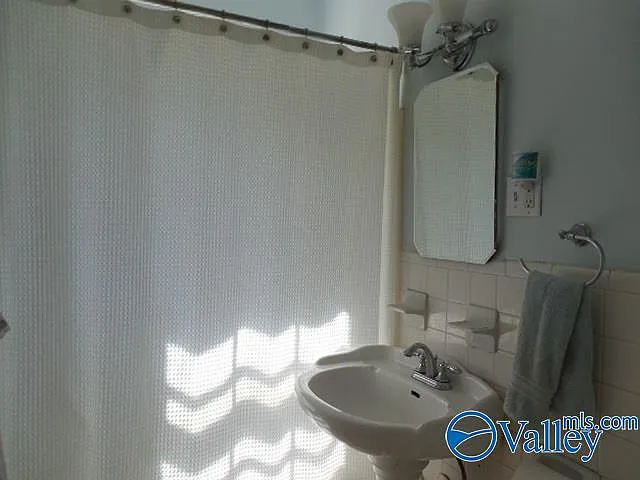 1222 Clinton Ave SE — Photo 10