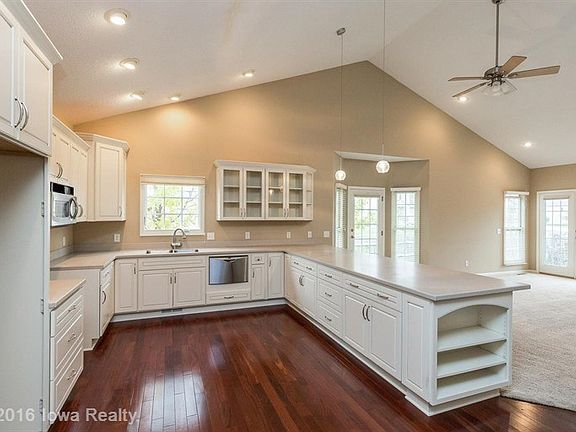 4th image of 10429 Stonebridge Dr
